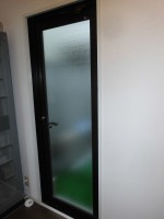 リフォの窓リフォーム　大阪府箕面市　収納網戸（しまえるんです）取付工事