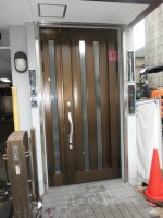 リフォの玄関ドアリフォーム　大阪市中央区　玄関ドア修繕工事