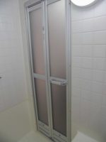 リフォの浴室ドアリフォーム　大阪市北区　浴室折れ戸取替え工事