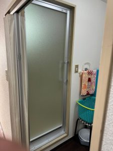 リフォの窓リフォーム　淀川区　浴室ドア取替工事　